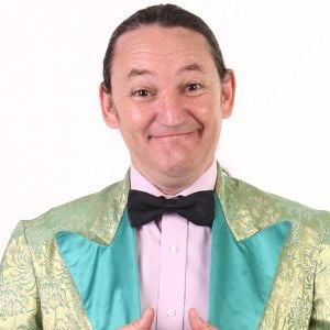 O comediante Marquito, do 'Programa do Ratinho', sofreu acidente de moto ao sofrer mal súbito em rua de São Paulo