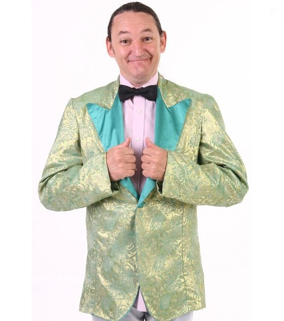 O comediante Marquito, do 'Programa do Ratinho', sofreu acidente de moto ao sofrer mal súbito em rua de São Paulo