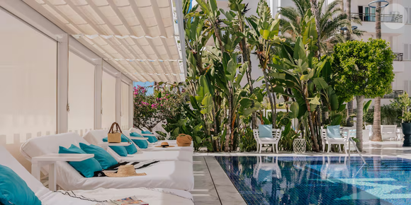 MiM Ibiza Es Vivé, hotel de Lionel Messi na Espanha, reúne luxo, festas sunset e experiência premium para turistas milionários