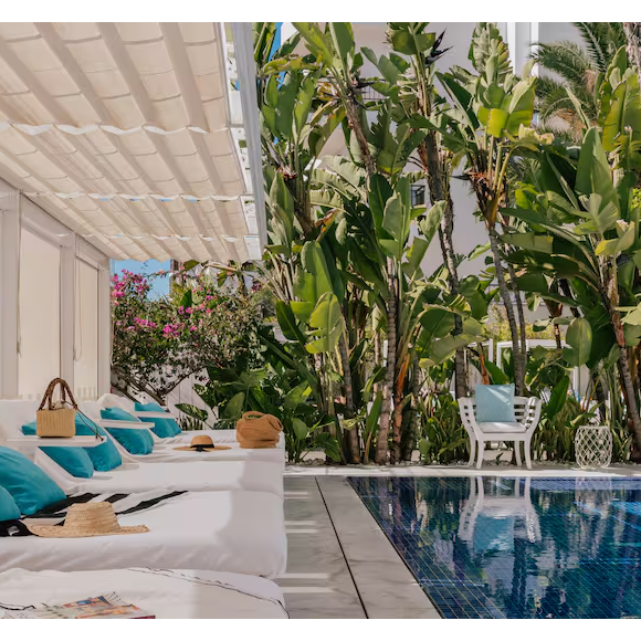MiM Ibiza Es Vivé, hotel de Lionel Messi na Espanha, reúne luxo, festas sunset e experiência premium para turistas milionários