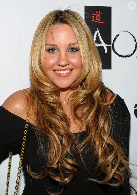 Amanda Bynes fez muito sucesso entre o final dos anos 1990 e meados dos anos 2000, quando se destacou como uma das principais atrizes adolescentes da Nickelodeon e de comédias românticas teen