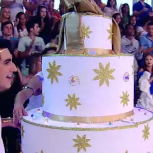 Surpresa no palco: Arlindo ganha um bolo gigante no 'Esquenta!' da TV Globo em 2014