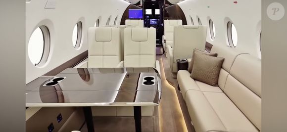 Interior de aeronave da categoria super-mid-size, como o Gulfstream G280 ligado aos deslocamentos recentes de Shakira antes dos shows no Brasil