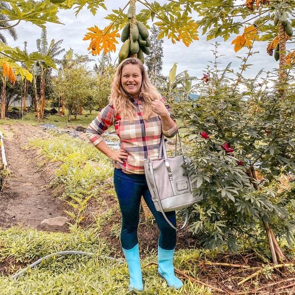Mari Bridi também costumava ser 'mulher da roça' em uma fazenda que tinha com Rafael Cardoso