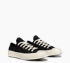 Adeus, básico! O Chuck 70 Retro Floral Cano Baixo Preto conquistou fashionistas ao unir bordado floral delicado com a clássica silhueta retrô da marca