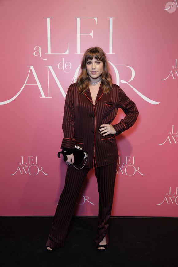 Alice Wegmann explica look pijama da grife Givenchy de R$ 12 mil