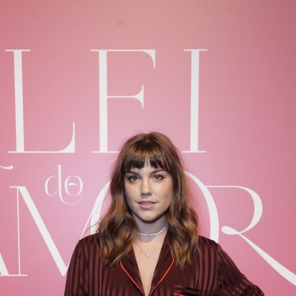 Alice Wegmann explica look pijama da grife Givenchy de R$ 12 mil