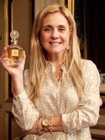Perfume de mulher poderosa e fatal: 3 fragrâncias gourmand que Carminha, vilã perversa e amada de 'Avenida Brasil', adoraria usar e custam menos de R$ 200