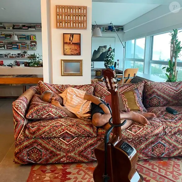 Apartamento de Gilberto Gil no Edifício Chopin tem decoração que reforça elementos da cultura brasileira