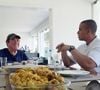 Amado Batista admitiu gosta de comer o que engorda, porém precisou maneirar na alimentação de uns tempos para cá: cantor já chegou a 100kg