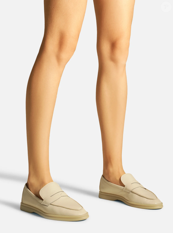 Para o Purepeople, o loafer da Arezzo reúne elementos clássicos que prometem dominar os looks femininos no próximo outono