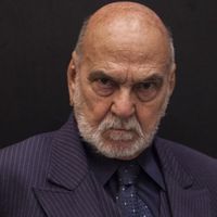 A psicologia diz que a raiva silenciosa que muitos homens mais velhos carregam não é amargura, é o acúmulo de décadas em que expressar vulnerabilidade lhes custaria tudo