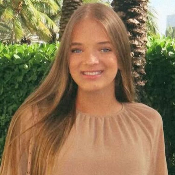 Rafaella Justus aposta em look elegante de cores neutras e ganha elogios da web: 'Estilo da Tici'; adolescente está prestes a fazer 16 anos