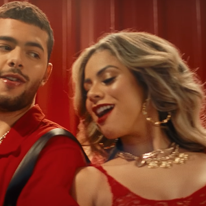 O DJ e a cantora têm uma parceria musical de longa data. Pedro Sampaio foi responsável pela produção e participação em um dos maiores sucessos de Lexa, a música "Chama Ela".