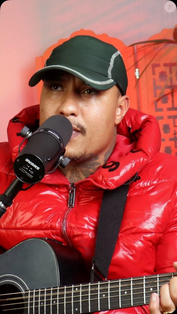 Caso João Igor: segundo a noiva do cantor, Jéssica, ele levou um tiro no braço e outro de raspão na perna. Outras fontes falam em três tiros