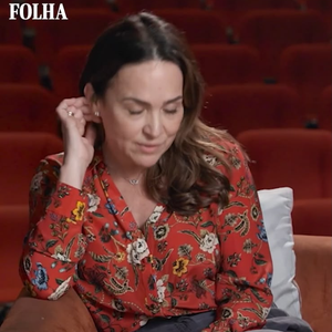 Gabriela Duarte interrompeu a conversa sobre política e pediu que Regina Duarte não respondesse a determinadas perguntas do repórter