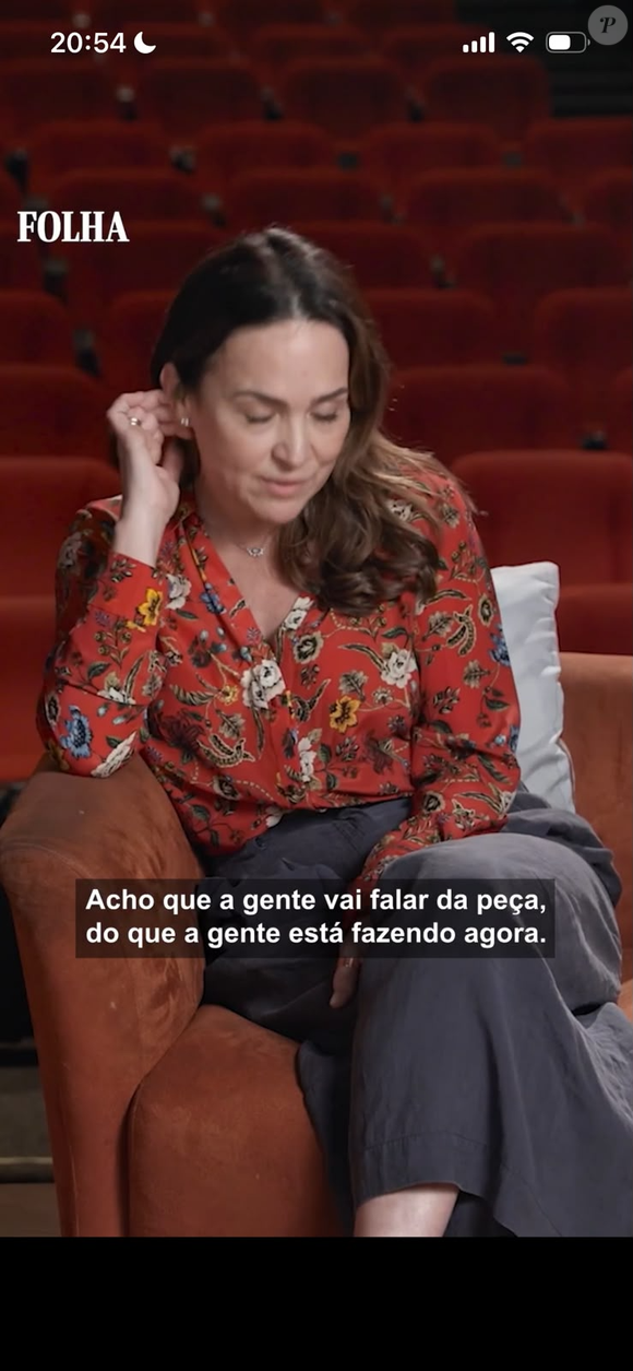 Gabriela Duarte interrompeu a conversa sobre política e pediu que Regina Duarte não respondesse a determinadas perguntas do repórter