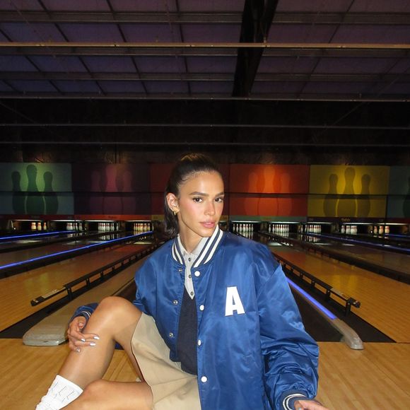 Bruna Marquezine também adora limpeza de pele e faz o procedimento de 15 em 15 dias