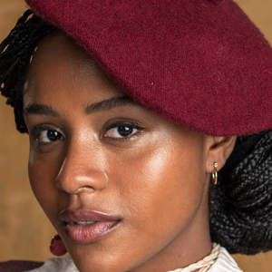 Achei na Zara! De 'O Diabo Veste Prada' à 'A Nobreza do Amor': o it-item que voltou com status de luxo e rejuvenesce qualquer look; veja como usar