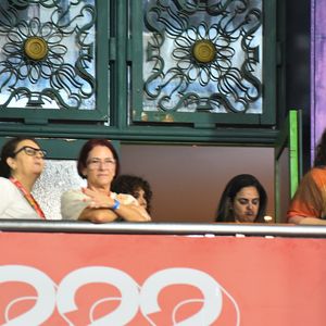 Carnaval 2025: Preta Gil viu a passagem dos primeiros trios elétricos no primeiro dia oficial de shows