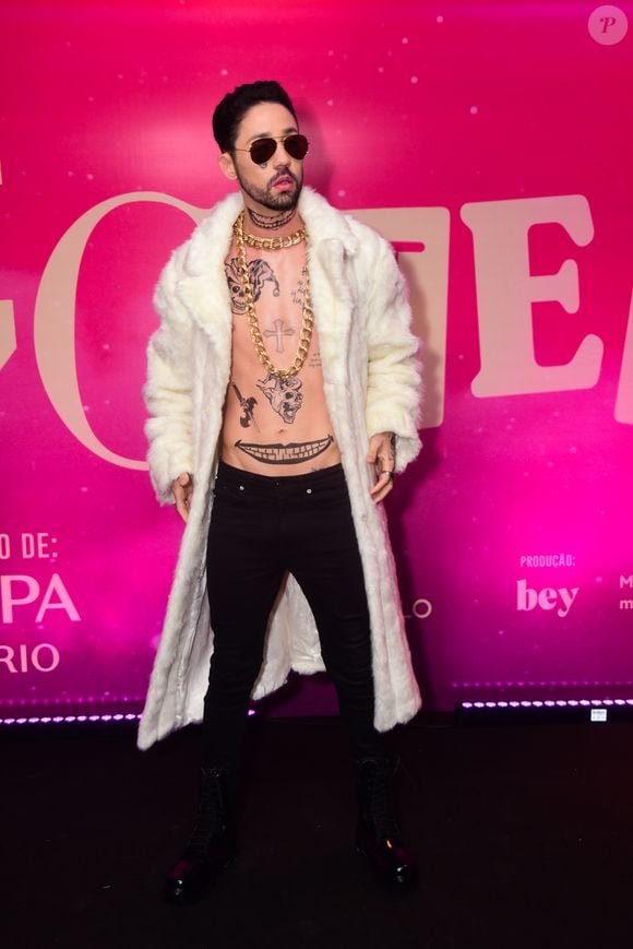 Rico Melquiades teria sido agredido por Matheus Freire, seu ex-namorado, após briga por conta de ciúmes