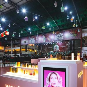 Virgínia Fonseca instalou um quiosque da WePink no meio da quadra da Grande Rio