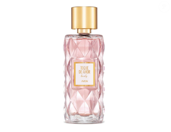 Toque de Amor Lovely (Avon) - 100ml | R$ 169,99 - ressurge com rosa, pimenta rosa e patchouli, criando uma leitura mais moderna, mas ainda fiel ao romantismo que consagrou o original