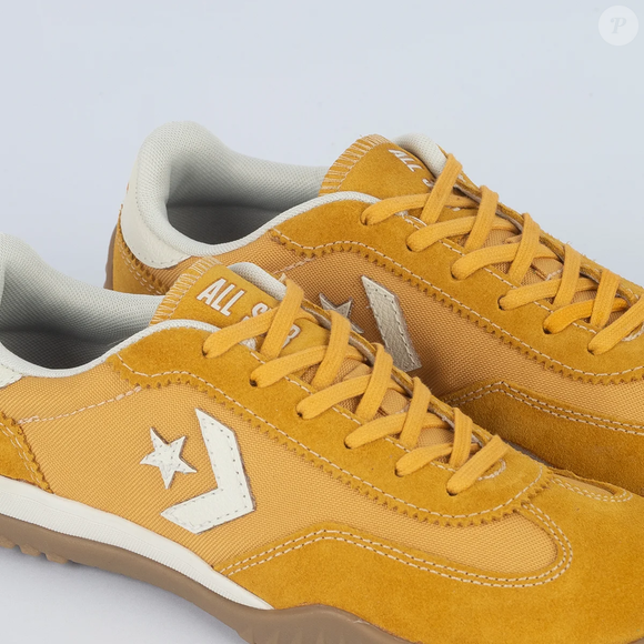 Até o fechamento desta matéria, o Tênis Converse Run Star Trainer Ox Seasonal estava sendo vendido por R$ 259,95 no site Vírus 41, valor que reforça o modelo como uma das apostas mais estilosas e versáteis para quem deseja entrar na tendência 'brasilcore' sem abrir mão do conforto