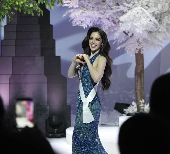 As concorrentes se uniram em apoio à Miss México, Fatima Bosch, que foi humilhada publicamente pelo empresário tailandês Nawat Itsaragrisil, um dos organizadores do evento