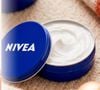 Farmacêuticas e químico concordam: 'Creme Nivea de latinha azul retém a umidade e protege a pele quando as temperaturas caem, mas exige cuidados'