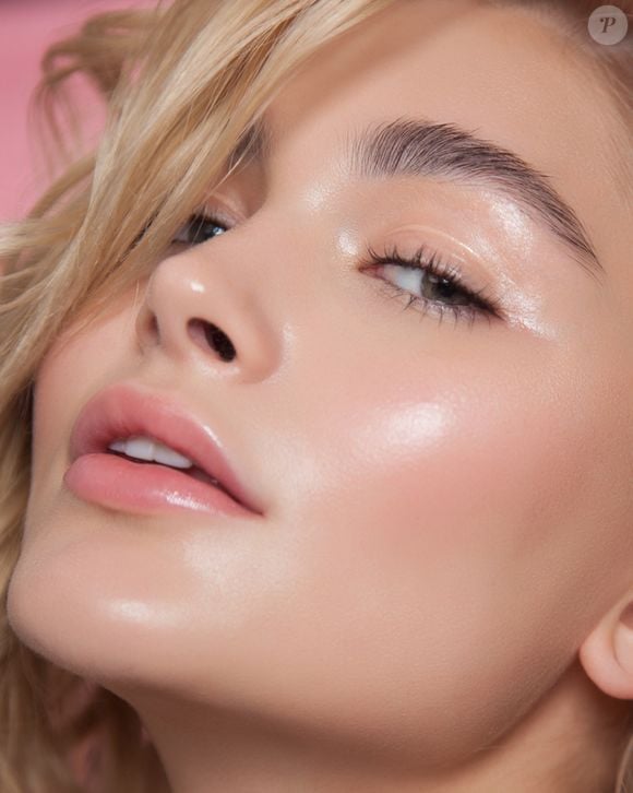 O iluminador é peça-chave para uma maquiagem sofisticada e sem neuras