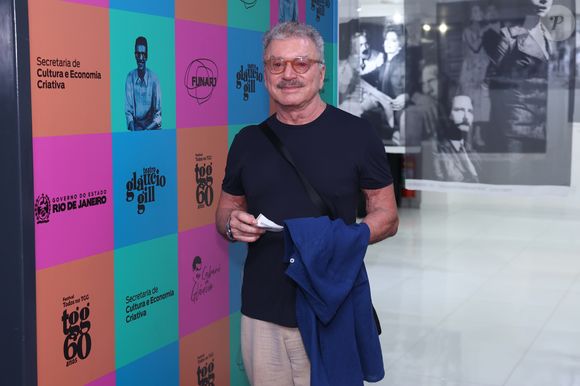 O jornalista Edney Silvestre também foi à pré-estreia da peça 'O Talento Ripley'