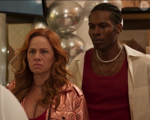 Novela 'Vale Tudo' mostra flagra de Consuêlo em Aldeíde e Breno