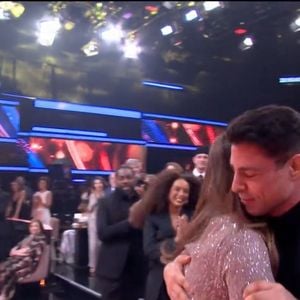 Grazi Massafera também recebeu o carinho do ex-companheiro, Cauã Reymond