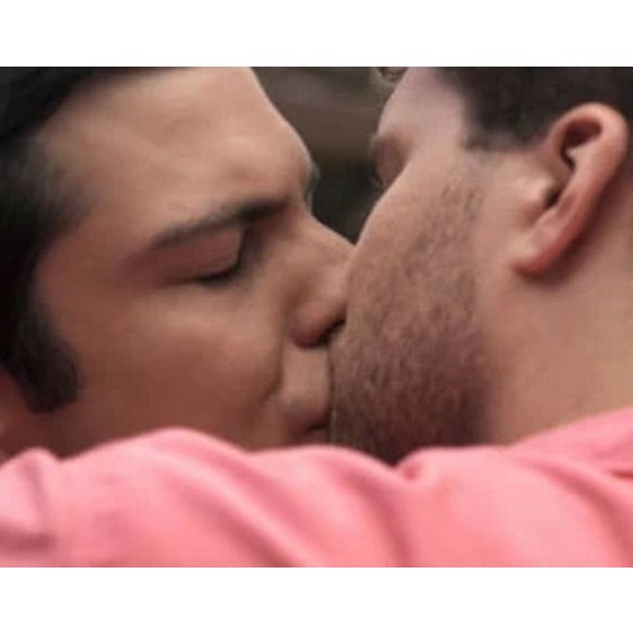 Félix (Mateus Solano) e Niko (Thiago Fragoso) protagonizaram um beijo no último capítulo de ‘Amor à Vida’, exibido em 2014. A cena entrou para a história da Globo e marcou um avanço na representação de casais gays nas novelas
