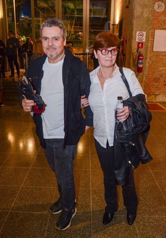 Lídia Brondi é casada com o ator Cássio Gabus Mendes.