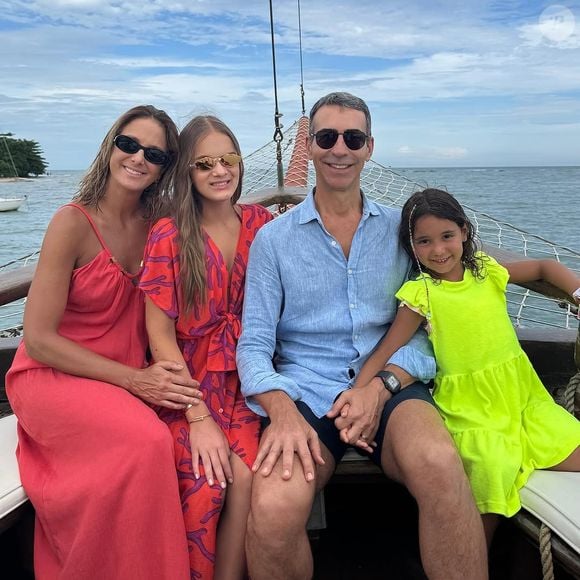 Ticiane Pinheiro está aproveitando as férias em Santo André, na Bahia, e abriu um álbum de fotos em seu Instagram.