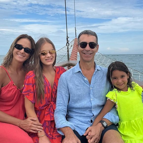 Ticiane Pinheiro está aproveitando as férias em Santo André, na Bahia, e abriu um álbum de fotos em seu Instagram.