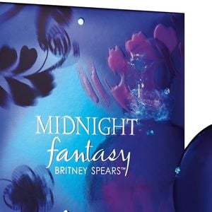 Com 100 ml e preço de R$ 211,12, o Midnight Fantasy reúne frutas na saída, flores no coração e um fundo marcado por baunilha, almíscar e âmbar