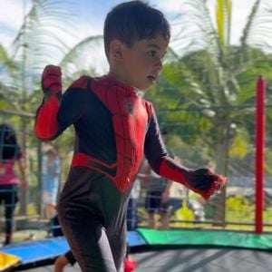 Léo é filho de Marília Mendonça e Murilo Huff. Ele está com 05 anos.