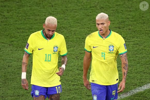 Neymar era o grande ídolo de Richarlison antes de os dois atuarem juntos pela Seleção Brasileira. O atacante revelou que colecionava camisas de futebol, imitava os dribles do jogador do Santos e chegou a copiar o famoso moicano loiro usado pelo craque