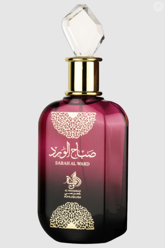 Sabah Al Ward, de Al Wataniah, é um perfume gourmand luxuoso que traz notas de mandarina, cacau, flor de laranjeira, baunilha e patchouli.