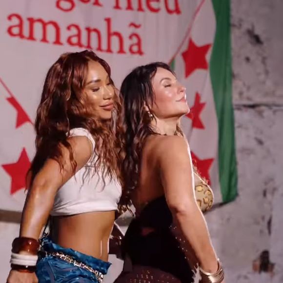 Paolla Oliveira encantou ao fazer a coreografia milimetricamente sincronizada com Aline Maia