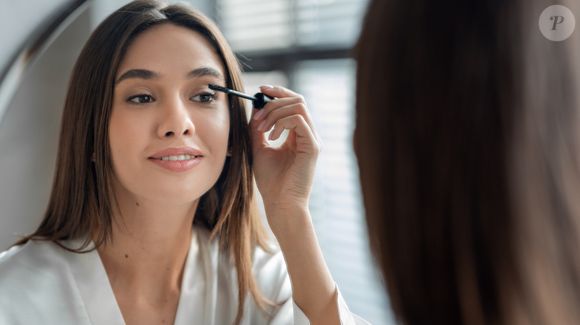 Curvador de cílios e máscara aparecem como combo essencial para transformar o olhar