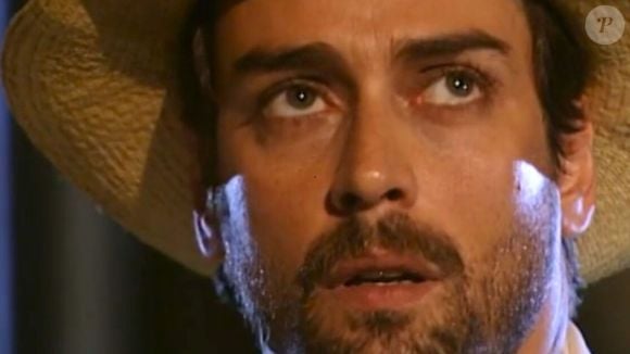 Marco Antonio (Marcello Antony) está convicto de que deseja se casar com Rosana