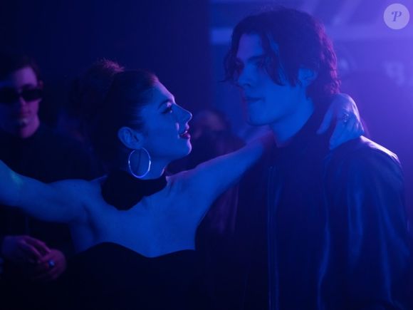 Entre traumas da infância e um romance intenso, 'O Fabricante de Lágrimas' se tornou um dos filmes italianos mais comentados da Netflix