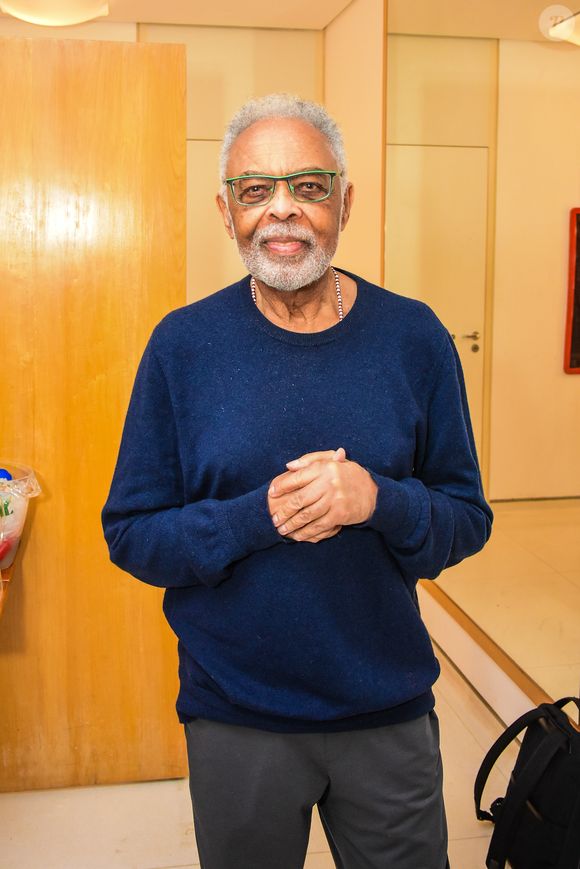 Gilberto Gil posa em camarim antes do show onde fez homenagem à filha Preta Gil