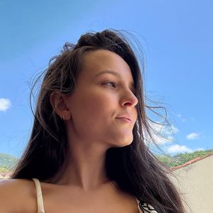 Larissa Manoela explica que a empresa de André Luiz Frambach presta ‘serviços de criação, desenvolvimento e captação de conteúdo para publicidade’, mas não de gestão