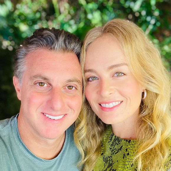 Separação de Luciano Huck e Angélica foi prevista por Carlinhos Vidente em entrevista disponibilizada em 4 de maio de 2025