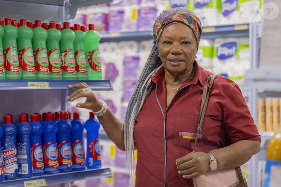 Neusa Borges passava por apertos financeiros entre os trabalhos, já que não havia conseguido construir um patrimônio e dependia de estar empregada para se sustentar